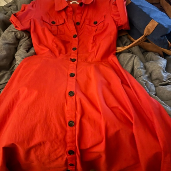 Liz Claiborne Classy red dress. Size 6 buttons down front .flattering fit - Picture 3 of 9